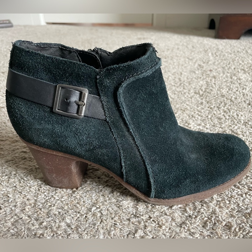 Clark’s Black Suede Ankle Boots Size 9